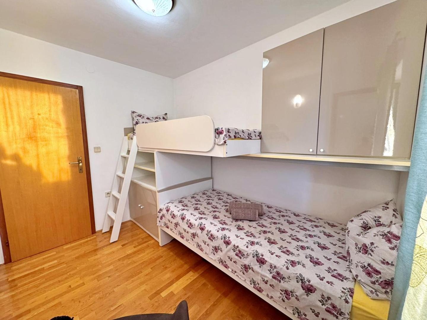 Apartments Katarina Malinska Exterior photo